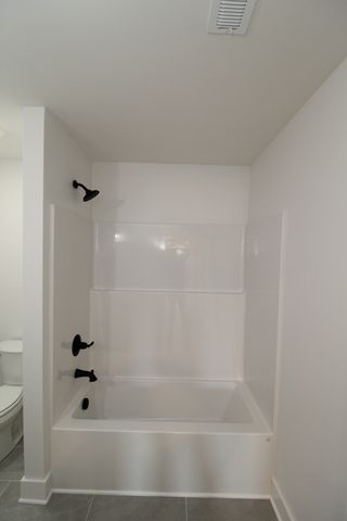 20 Lauderdale Ln, Hartsville, TN 37074