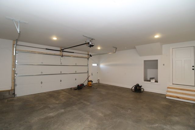 20 Lauderdale Ln, Hartsville, TN 37074