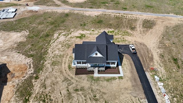 20 Lauderdale Ln, Hartsville, TN 37074