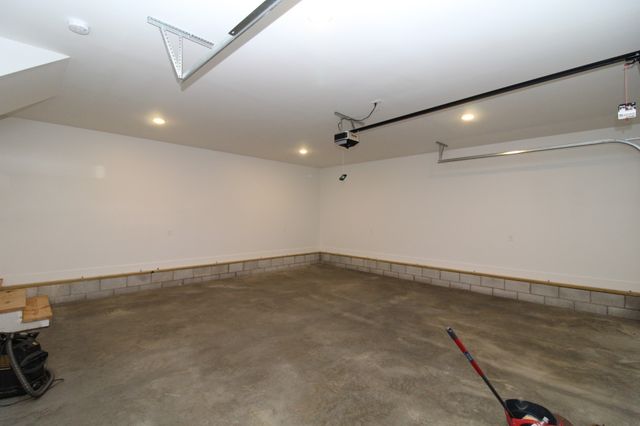 20 Lauderdale Ln, Hartsville, TN 37074