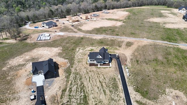 20 Lauderdale Ln, Hartsville, TN 37074