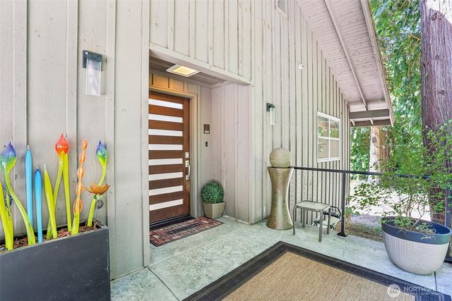 24017 SE 111th Street, Issaquah, WA 98027