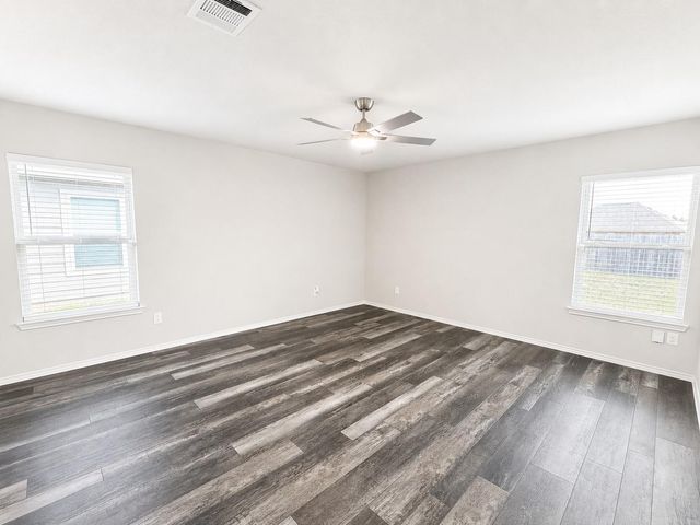102 Bellewood Manor Drive, Magnolia, TX 77354