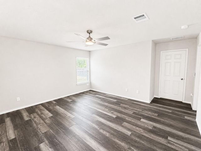 102 Bellewood Manor Drive, Magnolia, TX 77354