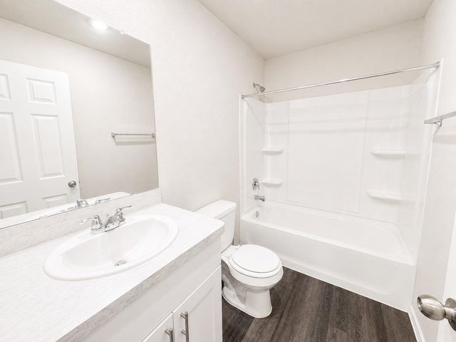 102 Bellewood Manor Drive, Magnolia, TX 77354
