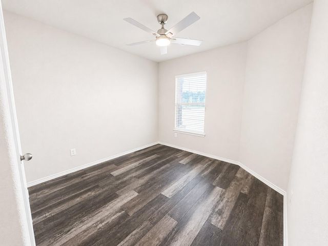 102 Bellewood Manor Drive, Magnolia, TX 77354