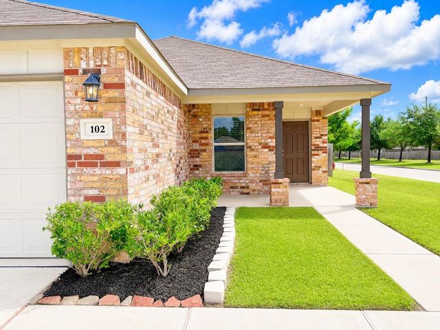 102 Bellewood Manor Drive, Magnolia, TX 77354