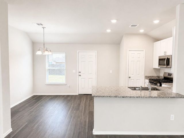 102 Bellewood Manor Drive, Magnolia, TX 77354