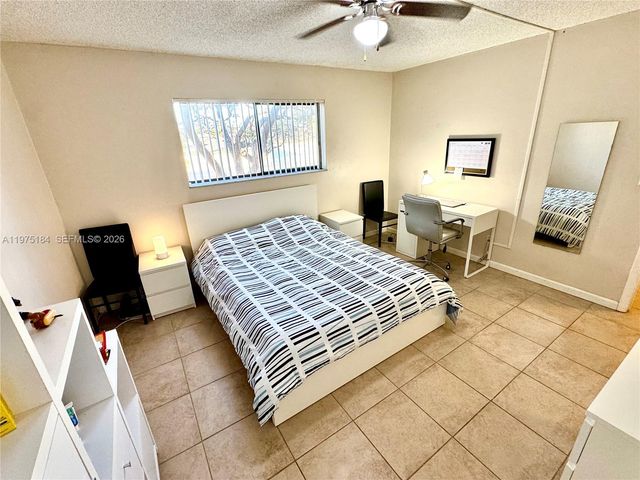 6900 SW 39th St 207J, Davie, FL 33314