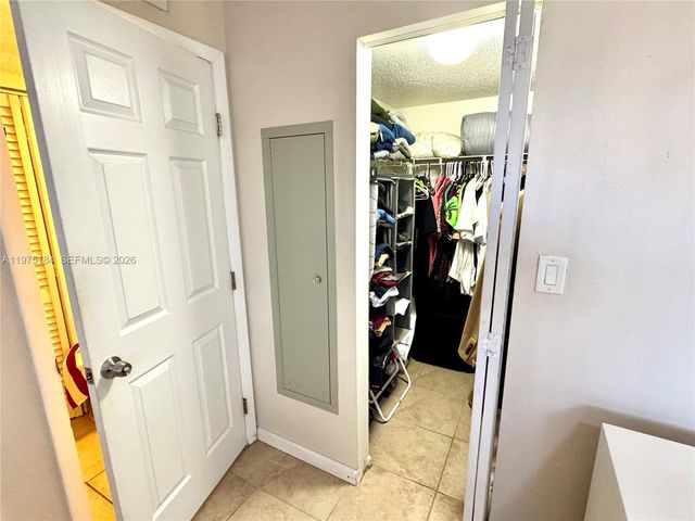 6900 SW 39th St 207J, Davie, FL 33314