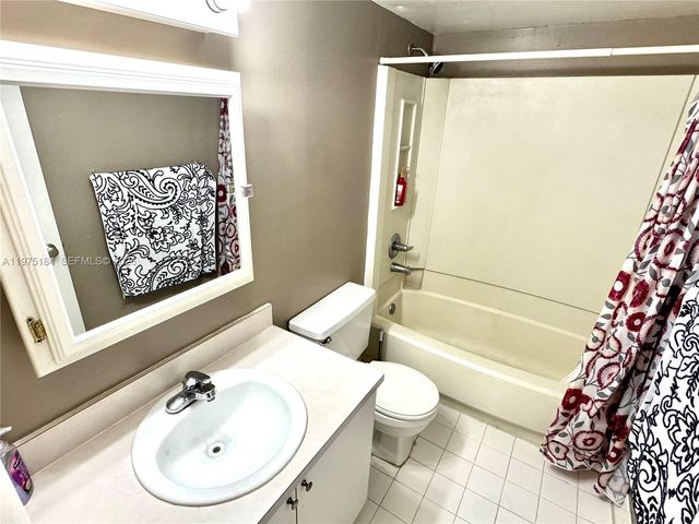 6900 SW 39th St 207J, Davie, FL 33314