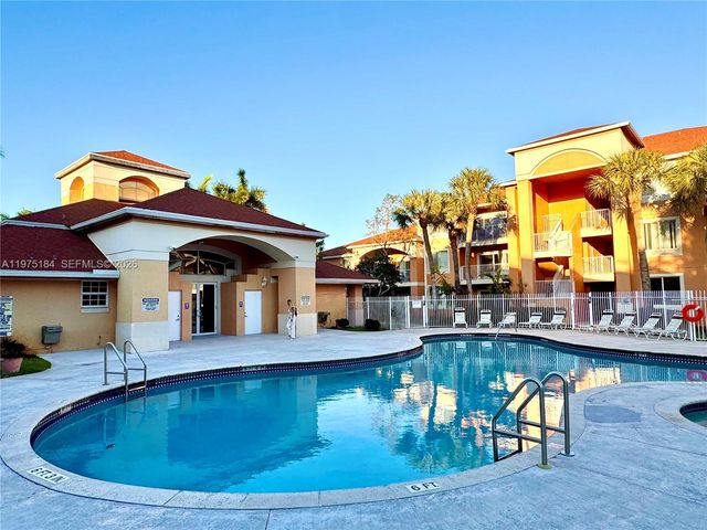 6900 SW 39th St 207J, Davie, FL 33314