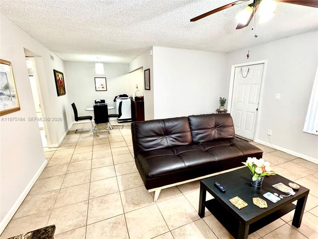 6900 SW 39th St 207J, Davie, FL 33314