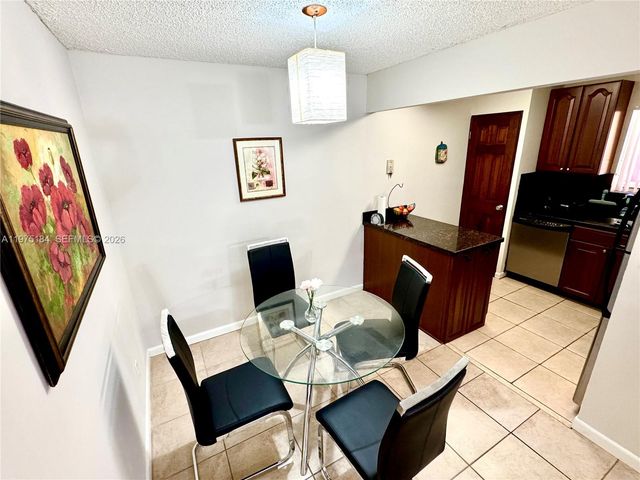 6900 SW 39th St 207J, Davie, FL 33314