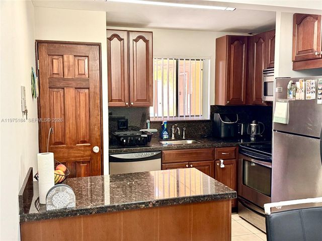 6900 SW 39th St 207J, Davie, FL 33314