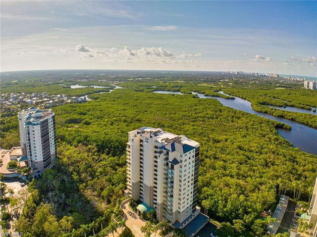 425 Cove Tower Dr 703, Naples, FL 34110