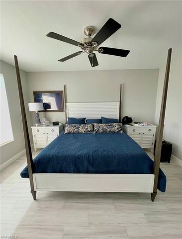 425 Cove Tower Dr 703, Naples, FL 34110