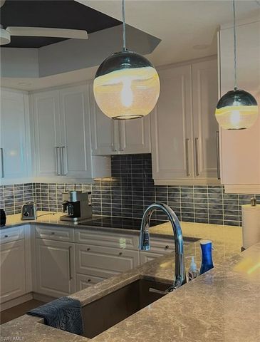 425 Cove Tower Dr 703, Naples, FL 34110