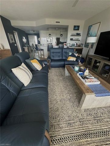 425 Cove Tower Dr 703, Naples, FL 34110