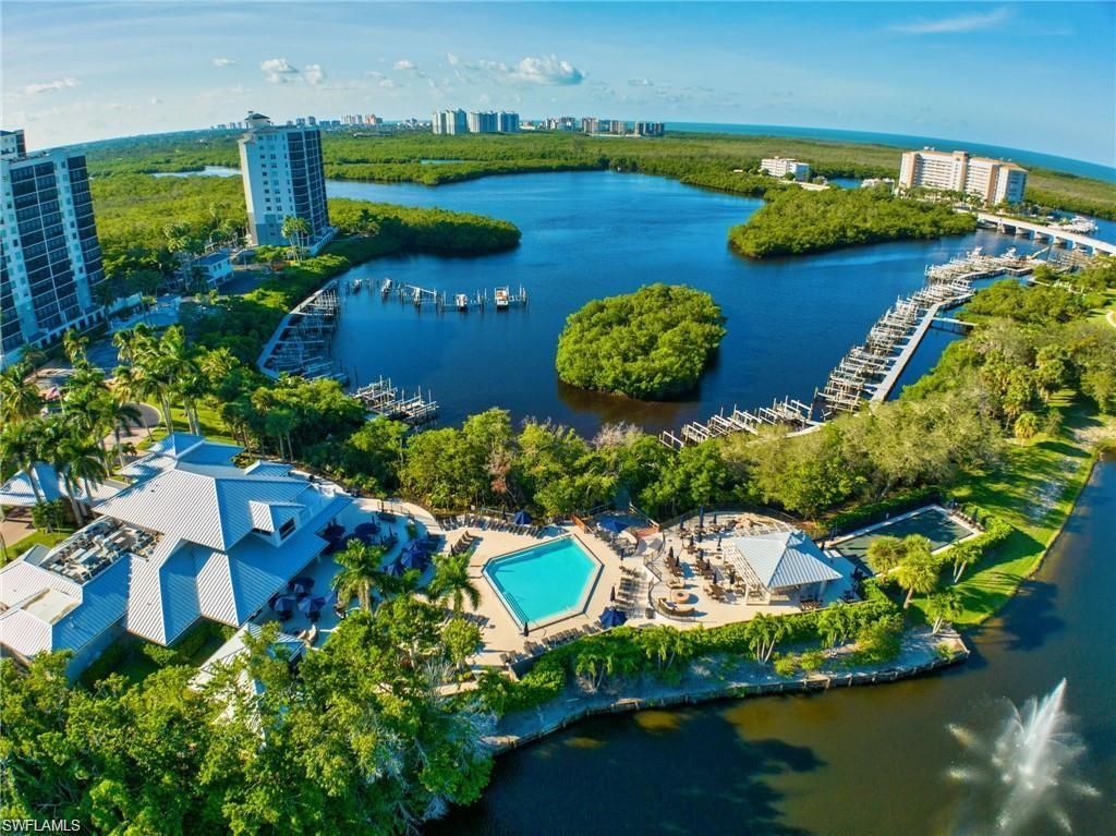 425 Cove Tower Dr 703, Naples, FL 34110