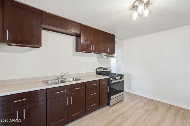 7721 N 63rd Ave Avenue, Glendale, AZ 85301