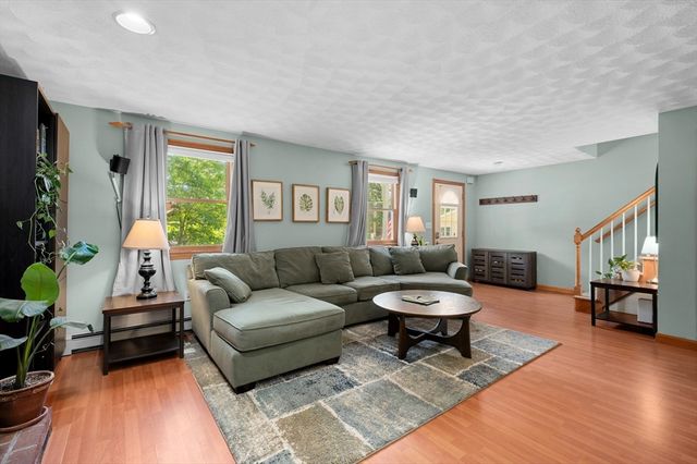 105 Grove Ave, Wilmington, MA 01887