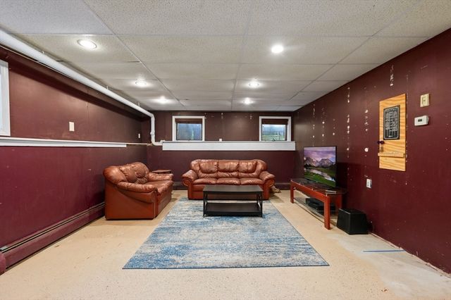105 Grove Ave, Wilmington, MA 01887