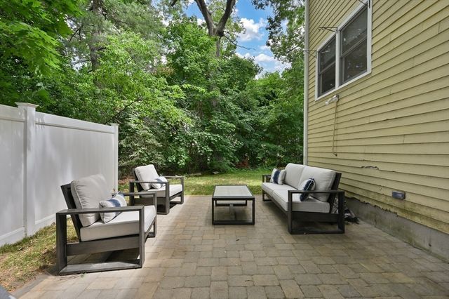 105 Grove Ave, Wilmington, MA 01887