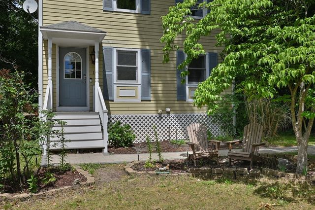105 Grove Ave, Wilmington, MA 01887