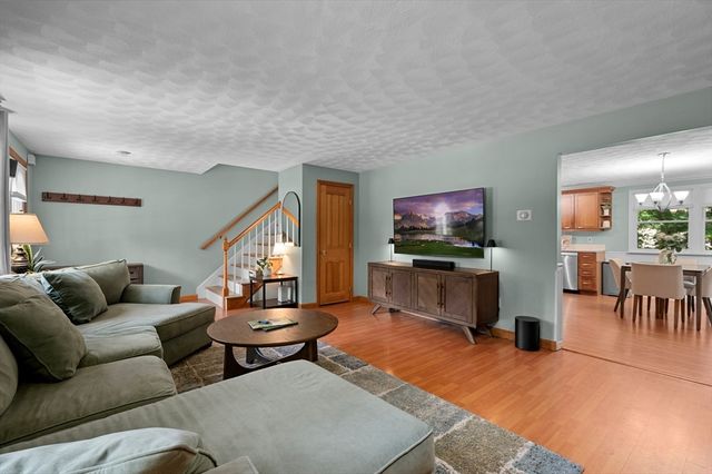 105 Grove Ave, Wilmington, MA 01887