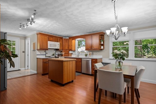 105 Grove Ave, Wilmington, MA 01887