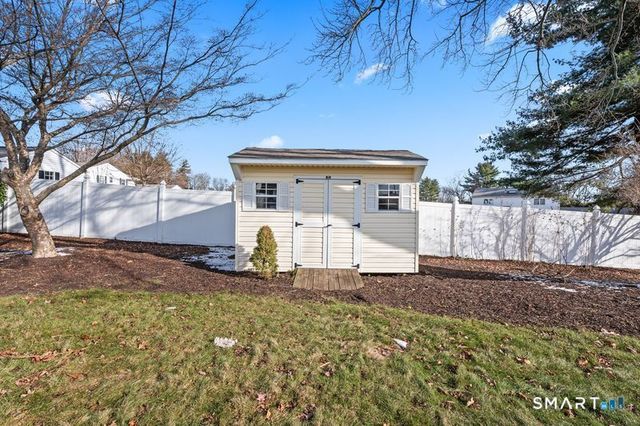 43 Robin Road, Farmington, CT 06032