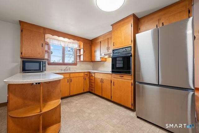 43 Robin Road, Farmington, CT 06032