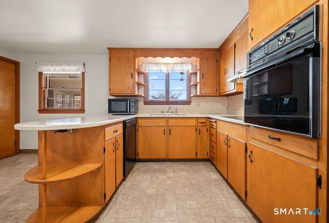 43 Robin Road, Farmington, CT 06032