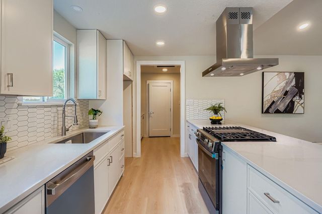 7806 Whitsun DR, Austin, TX 78749