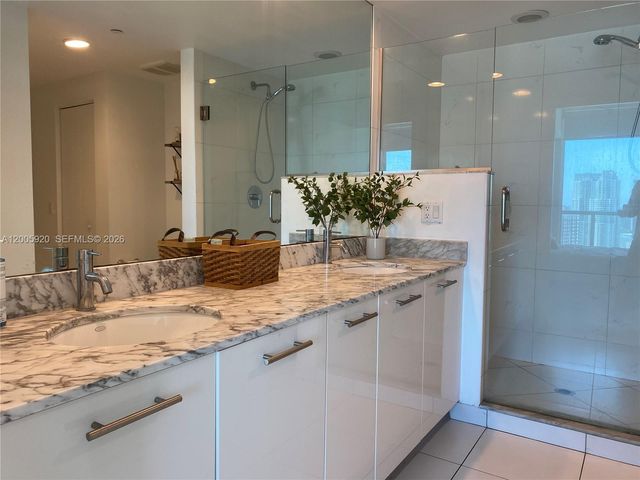 55 SE 6th St 3905, Miami, FL 33131