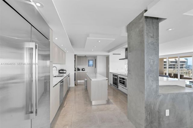 2 Grove Isle Dr B1801, Miami, FL 33133
