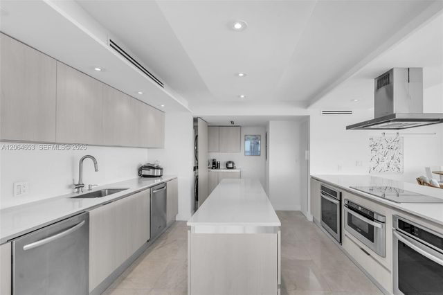 2 Grove Isle Dr B1801, Miami, FL 33133
