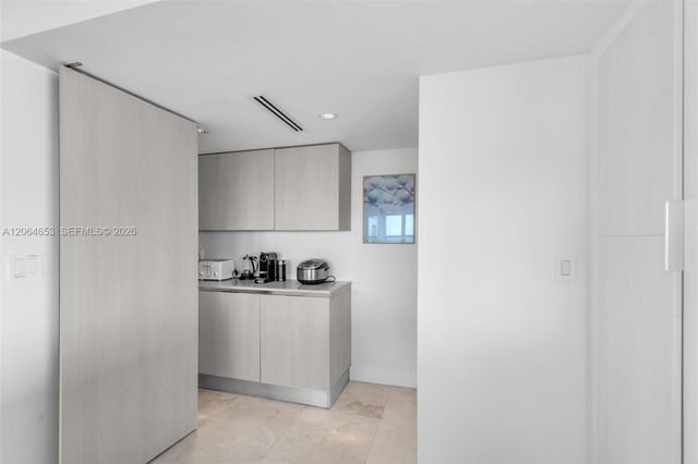 2 Grove Isle Dr B1801, Miami, FL 33133