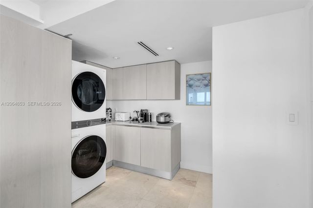 2 Grove Isle Dr B1801, Miami, FL 33133