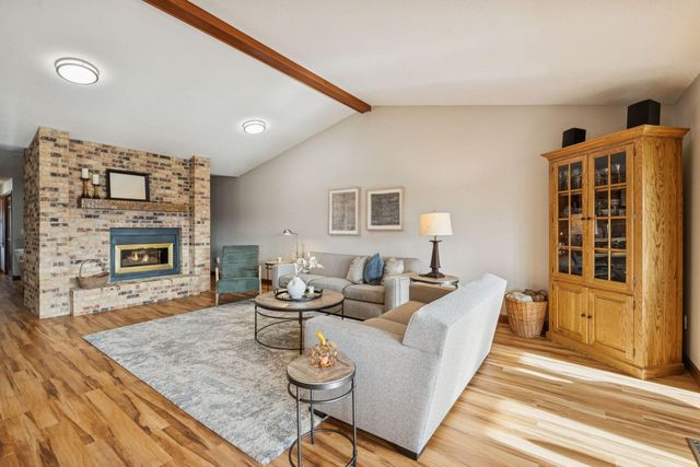 15135 38th Avenue N, Plymouth, MN 55446