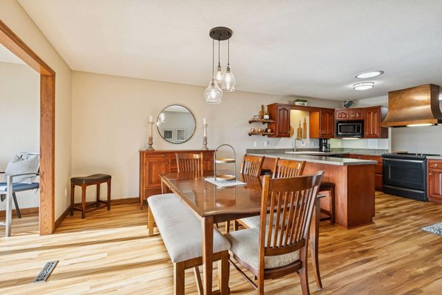 15135 38th Avenue N, Plymouth, MN 55446