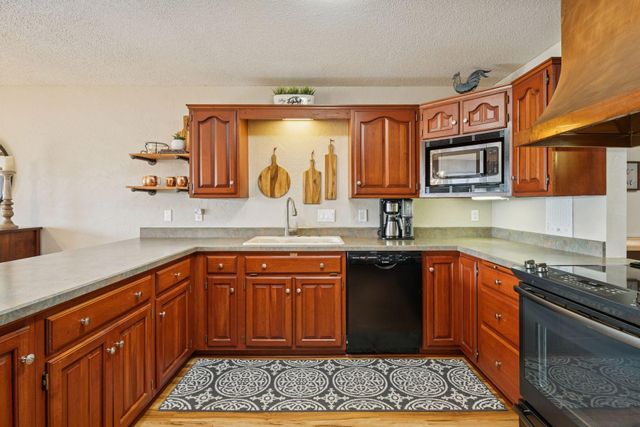 15135 38th Avenue N, Plymouth, MN 55446