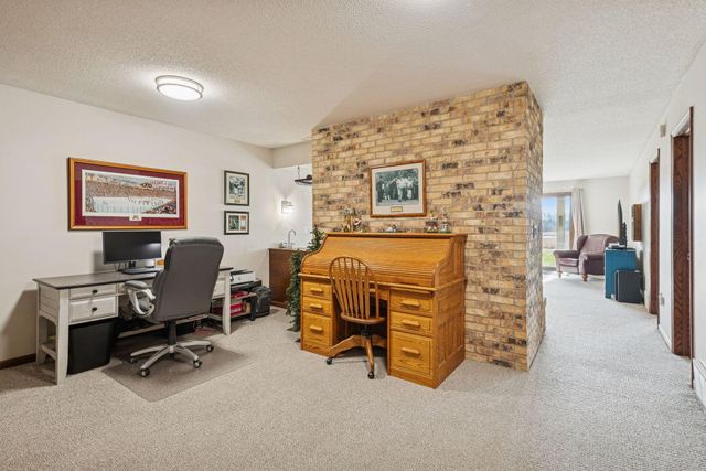 15135 38th Avenue N, Plymouth, MN 55446