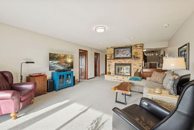 15135 38th Avenue N, Plymouth, MN 55446