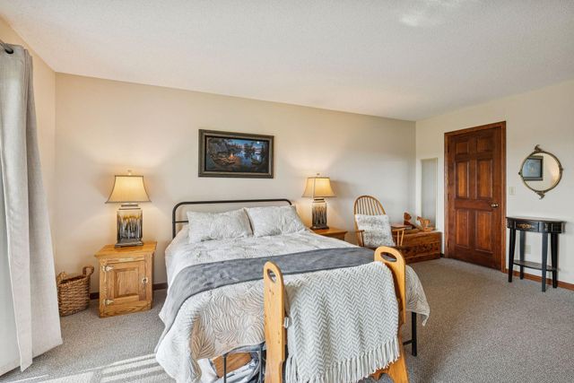 15135 38th Avenue N, Plymouth, MN 55446