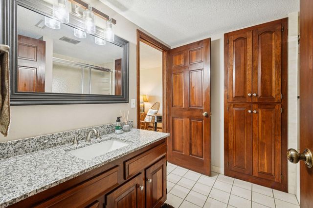 15135 38th Avenue N, Plymouth, MN 55446