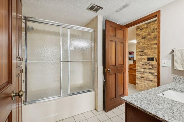 15135 38th Avenue N, Plymouth, MN 55446