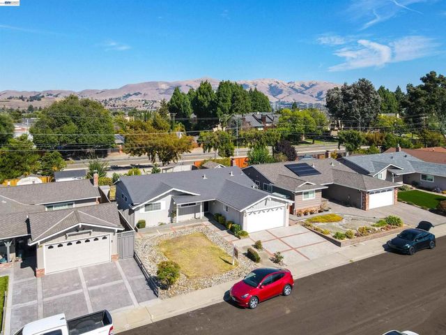 4852 Regents Park Ln, Fremont, CA 94538