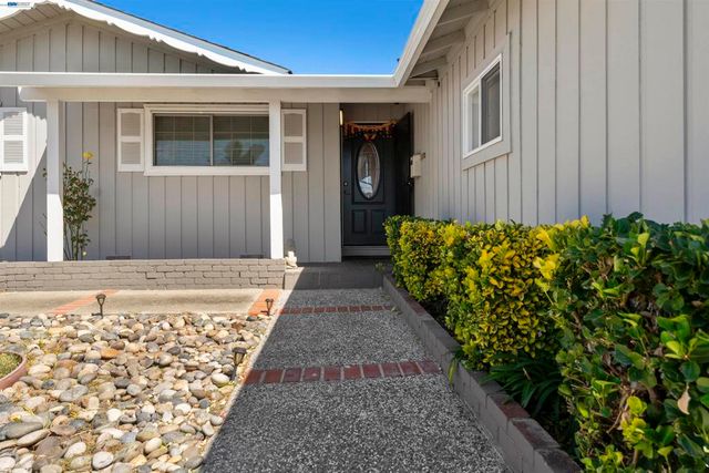 4852 Regents Park Ln, Fremont, CA 94538